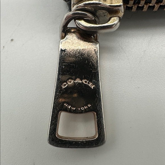 Coach Mini Skinny Cross Grain Leather ID Case Zip Top Closure Attached Key Ring - Picture 3 of 7